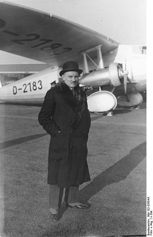 Claude Dornier 1931 in front of Dornier Do K-3